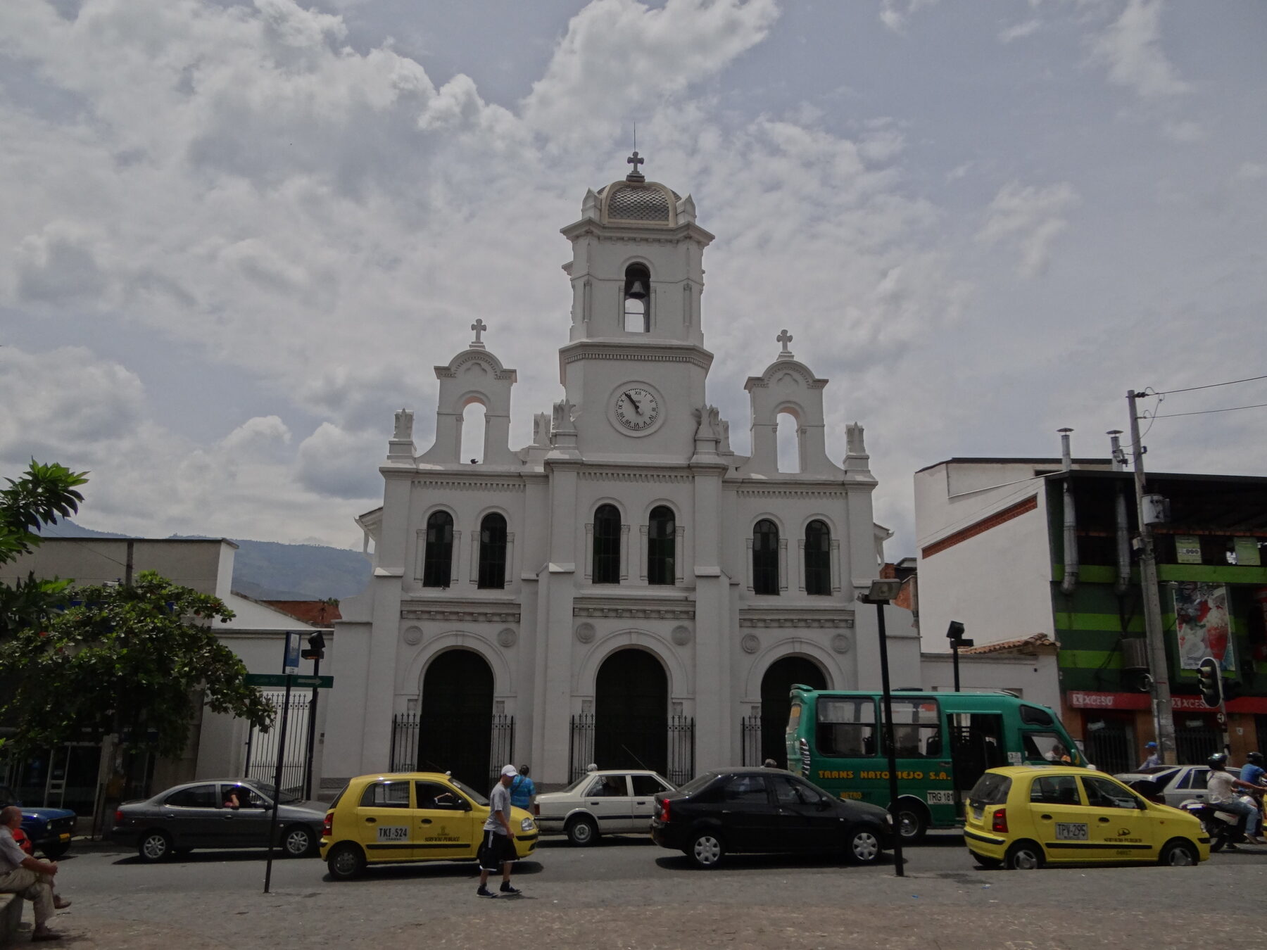 Fachada de la Capilla de Nuestra Señora del Rosario de Hatoviejo, en Bello